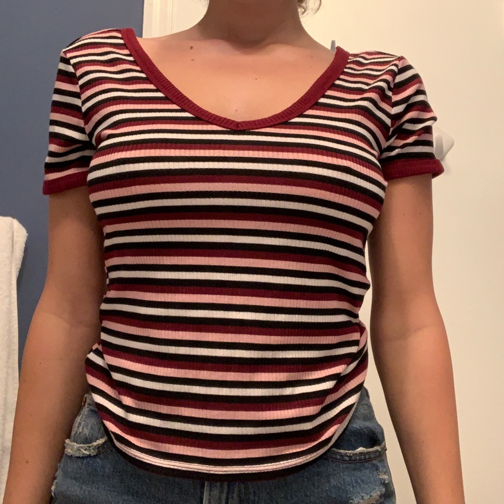 Cute top with v neck cut